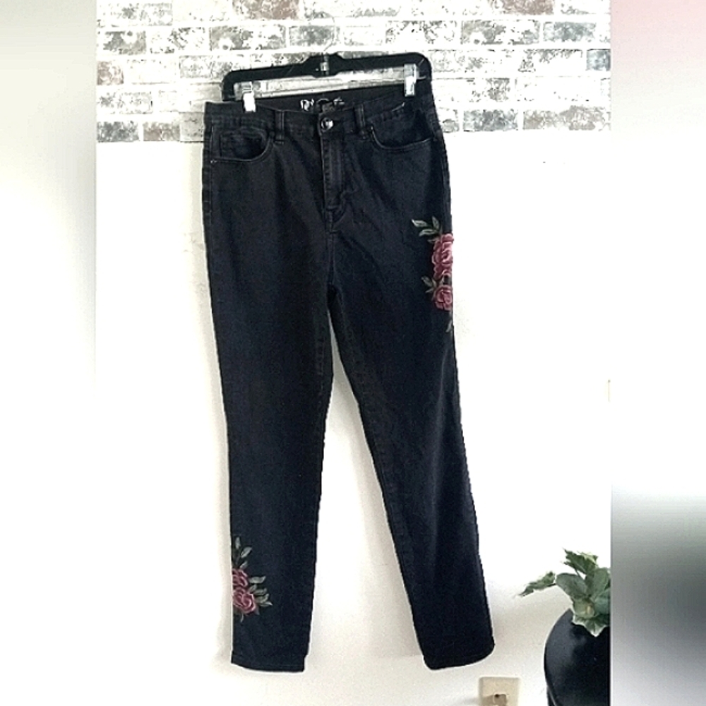 Black Floral Embroidered Women's Jeans